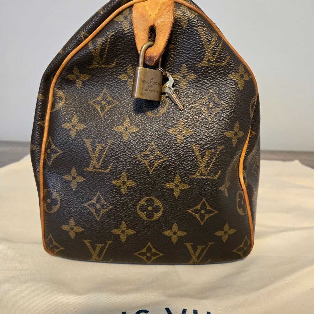 ✨ Authentic LV Monogram Speedy 30 - Iconic Classic! ✨ - Picture 7 of 11